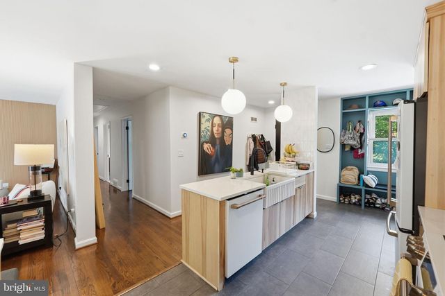 5902 WILSON LN, Bethesda, MD 20817