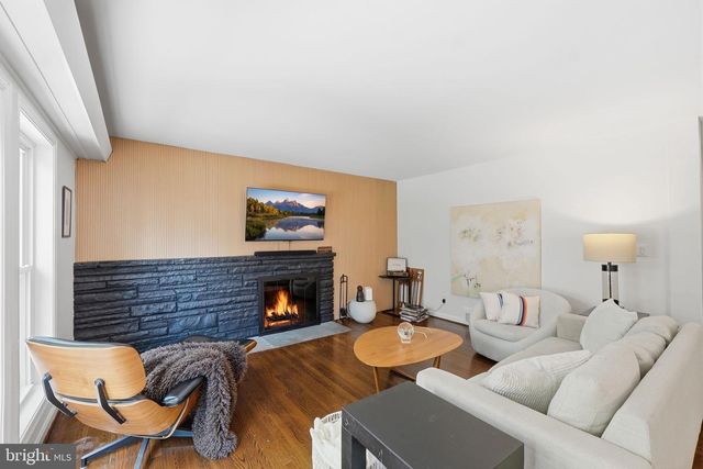 5902 WILSON LN, Bethesda, MD 20817