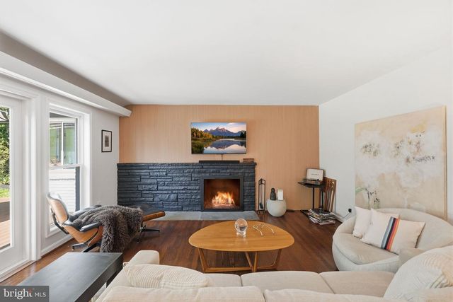 5902 WILSON LN, Bethesda, MD 20817