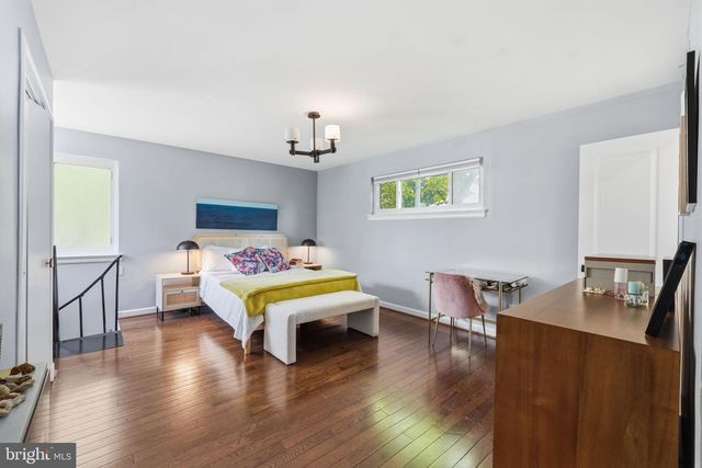 5902 WILSON LN, Bethesda, MD 20817
