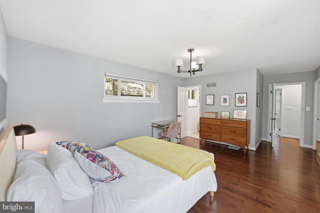 5902 WILSON LN, Bethesda, MD 20817