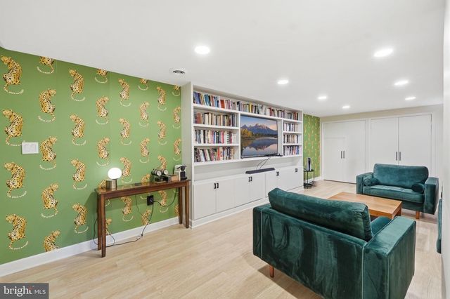 5902 WILSON LN, Bethesda, MD 20817