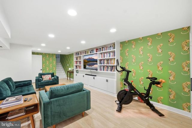 5902 WILSON LN, Bethesda, MD 20817