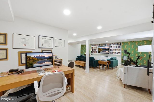 5902 WILSON LN, Bethesda, MD 20817