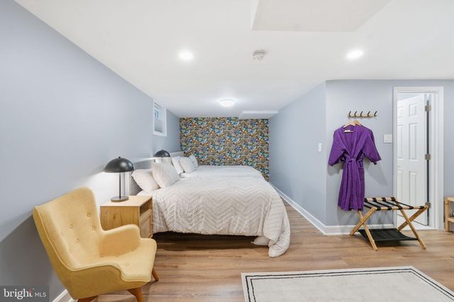 5902 WILSON LN, Bethesda, MD 20817