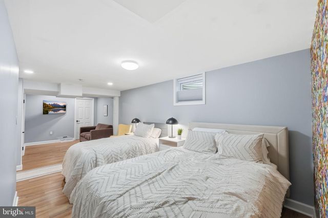 5902 WILSON LN, Bethesda, MD 20817