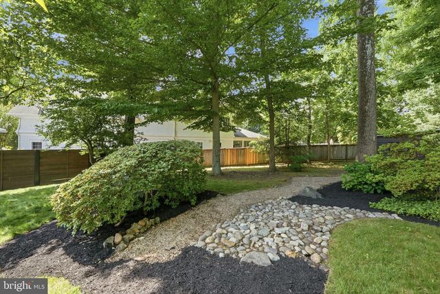 5902 WILSON LN, Bethesda, MD 20817
