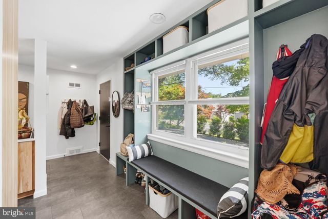 5902 WILSON LN, Bethesda, MD 20817
