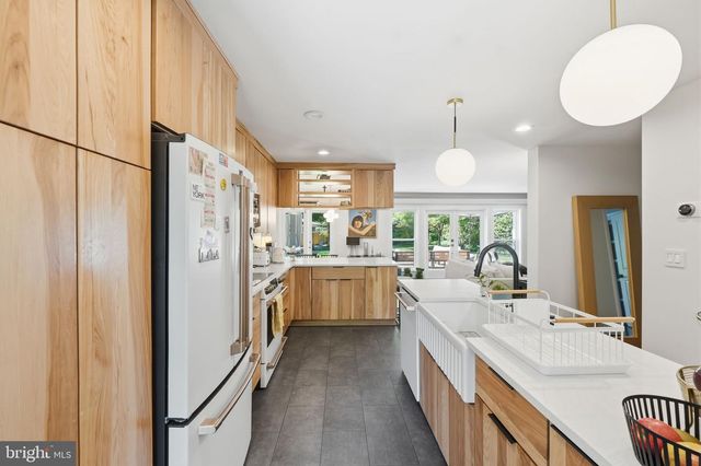 5902 WILSON LN, Bethesda, MD 20817