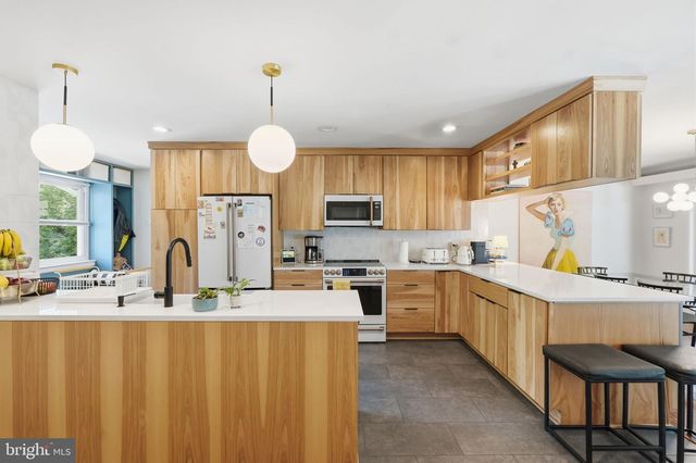5902 WILSON LN, Bethesda, MD 20817
