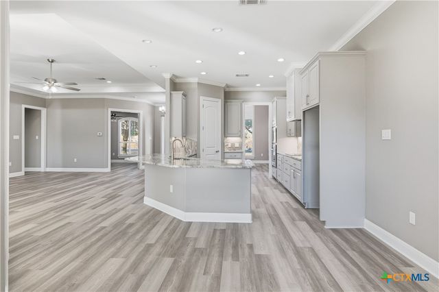 647 Oak Creek Parkway, Seguin, TX 78155