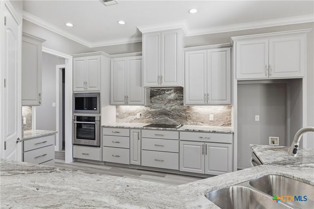 647 Oak Creek Parkway, Seguin, TX 78155