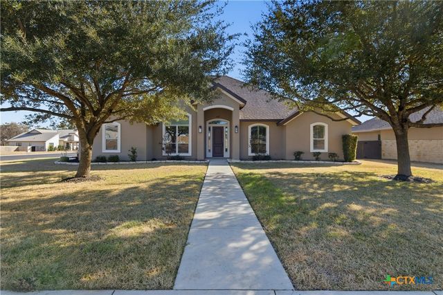 647 Oak Creek Parkway, Seguin, TX 78155