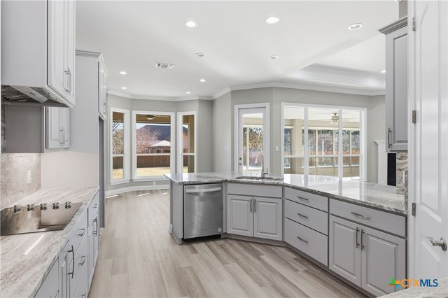 647 Oak Creek Parkway, Seguin, TX 78155