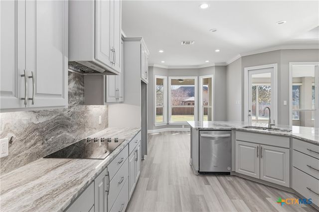 647 Oak Creek Parkway, Seguin, TX 78155