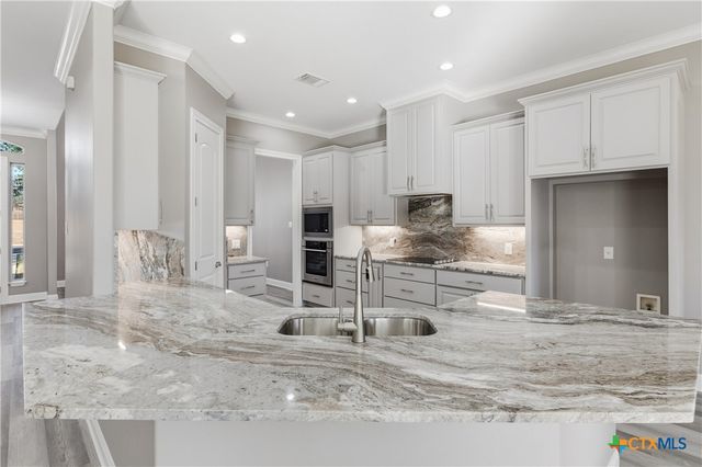 647 Oak Creek Parkway, Seguin, TX 78155