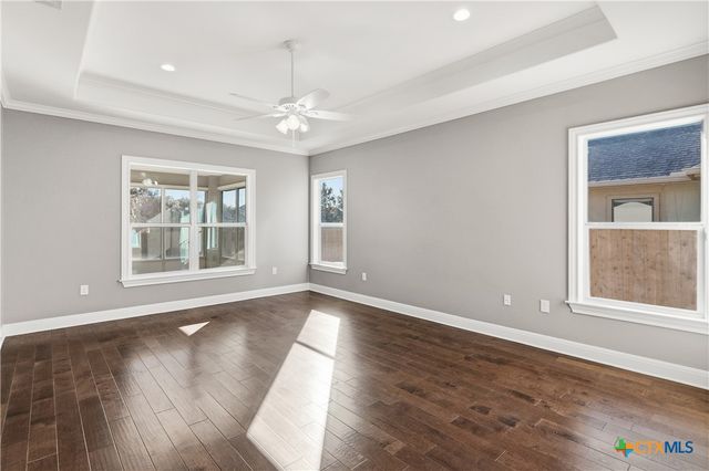 647 Oak Creek Parkway, Seguin, TX 78155