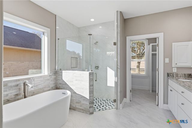 647 Oak Creek Parkway, Seguin, TX 78155