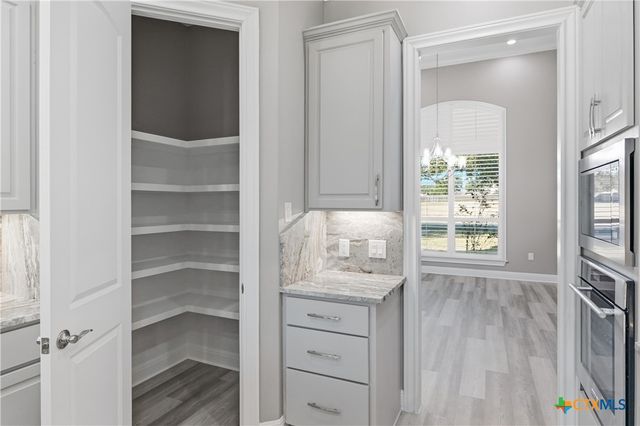 647 Oak Creek Parkway, Seguin, TX 78155