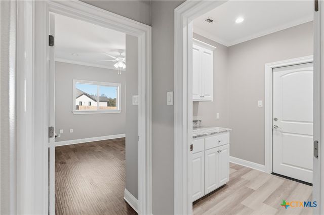 647 Oak Creek Parkway, Seguin, TX 78155