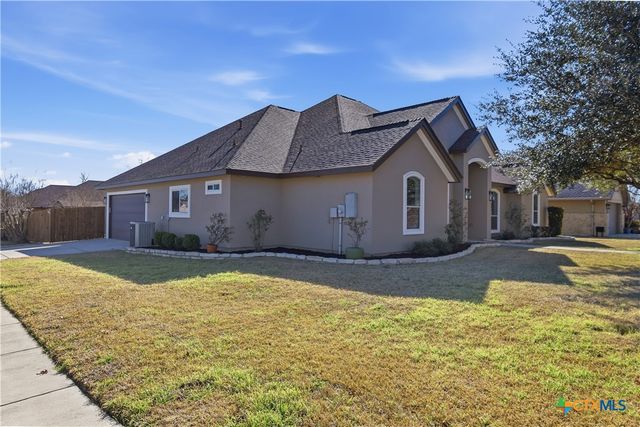 647 Oak Creek Parkway, Seguin, TX 78155