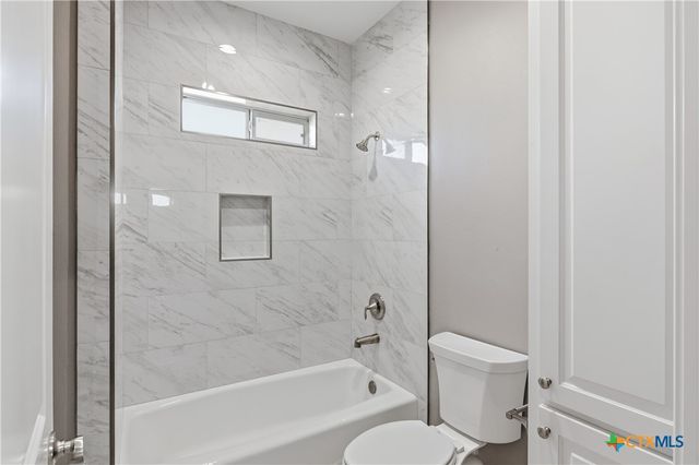 647 Oak Creek Parkway, Seguin, TX 78155