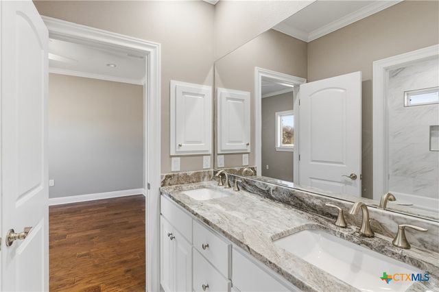 647 Oak Creek Parkway, Seguin, TX 78155