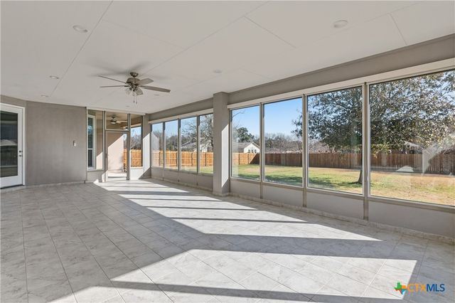 647 Oak Creek Parkway, Seguin, TX 78155