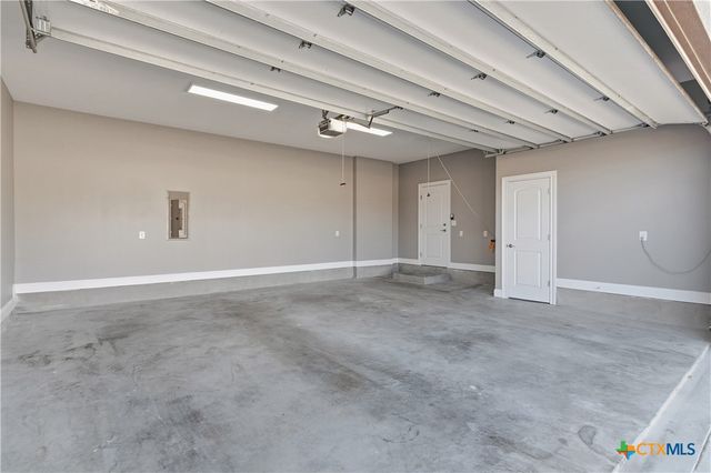 647 Oak Creek Parkway, Seguin, TX 78155