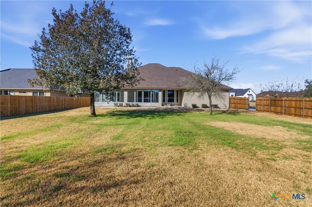647 Oak Creek Parkway, Seguin, TX 78155