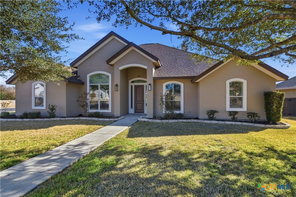 647 Oak Creek Parkway, Seguin, TX 78155