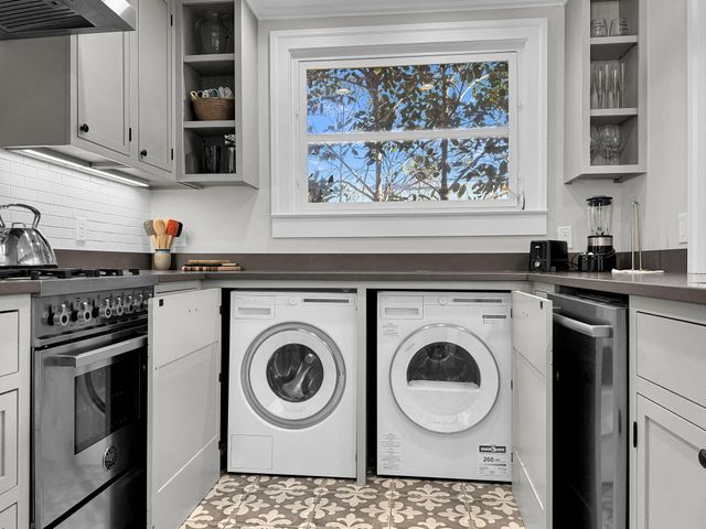 36 Charlotte Street 2, Charleston, SC 29403