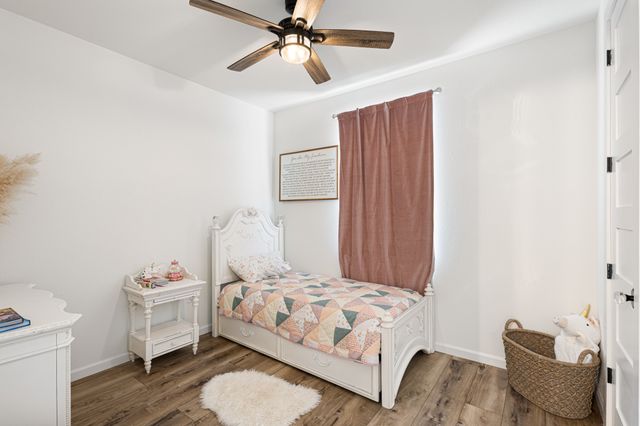 476 Silver Leaf Drive, Sunset, TX 76270