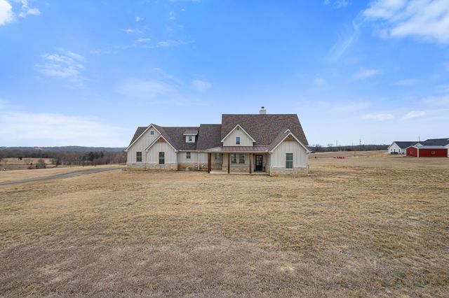 476 Silver Leaf Drive, Sunset, TX 76270