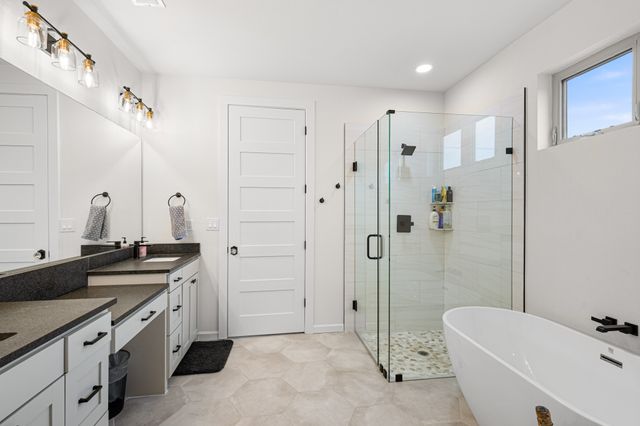 476 Silver Leaf Drive, Sunset, TX 76270