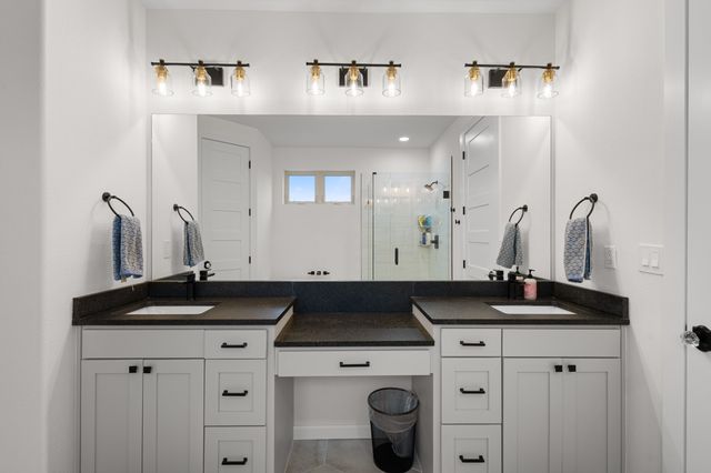 476 Silver Leaf Drive, Sunset, TX 76270