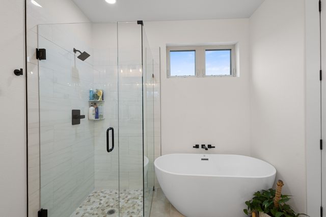 476 Silver Leaf Drive, Sunset, TX 76270