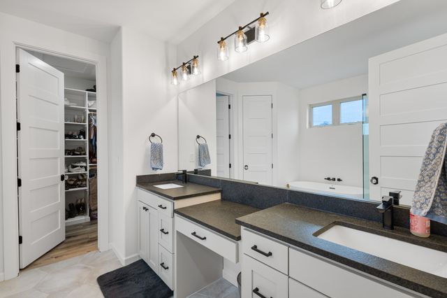 476 Silver Leaf Drive, Sunset, TX 76270