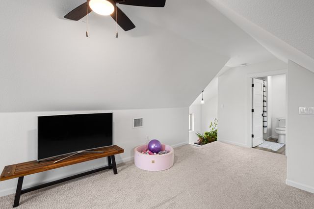 476 Silver Leaf Drive, Sunset, TX 76270