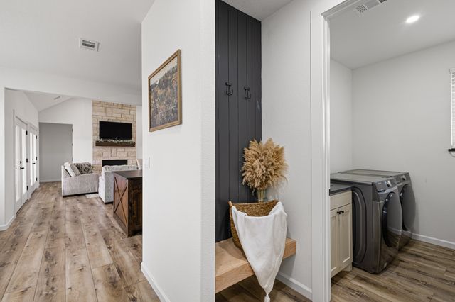 476 Silver Leaf Drive, Sunset, TX 76270