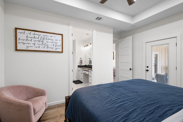 476 Silver Leaf Drive, Sunset, TX 76270