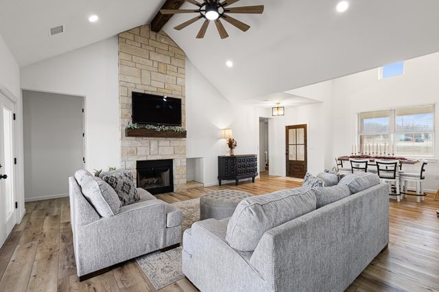 476 Silver Leaf Drive, Sunset, TX 76270