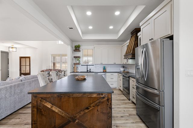 476 Silver Leaf Drive, Sunset, TX 76270