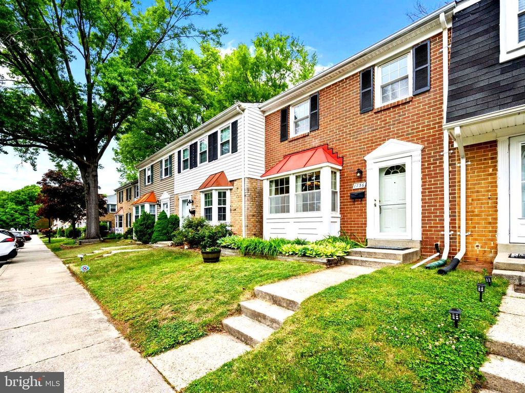 Image 2 of property listing at 1736 FOXDALE CT #138, Crofton, MD 21114
