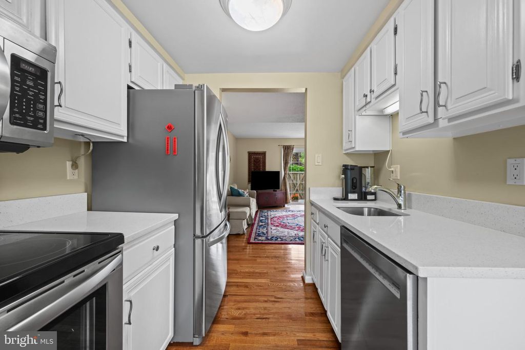 Image 8 of property listing at 1736 FOXDALE CT #138, Crofton, MD 21114