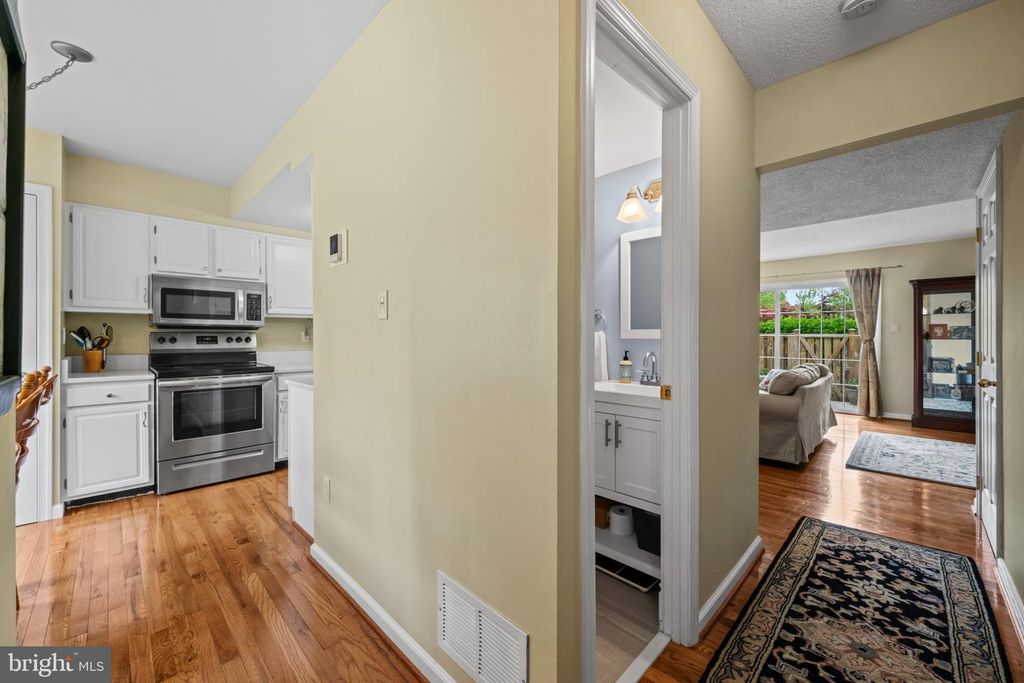 Image 9 of property listing at 1736 FOXDALE CT #138, Crofton, MD 21114