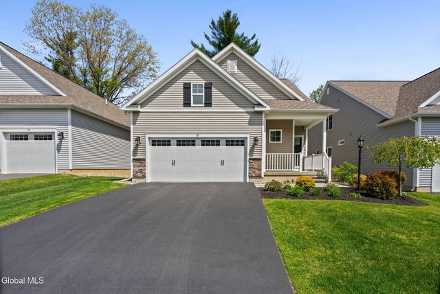 15 Bradley Circle, Halfmoon, NY 12065