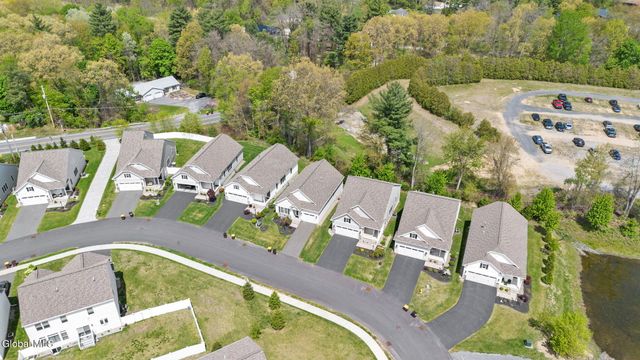 15 Bradley Circle, Halfmoon, NY 12065