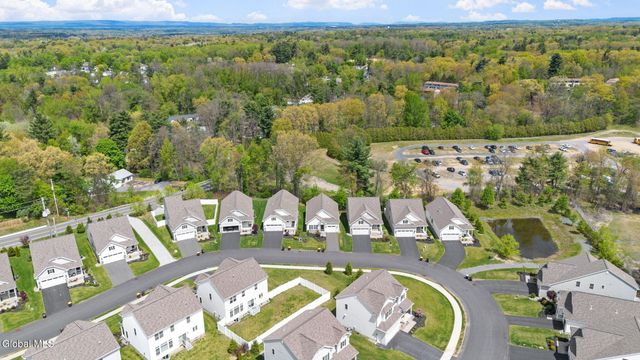 15 Bradley Circle, Halfmoon, NY 12065