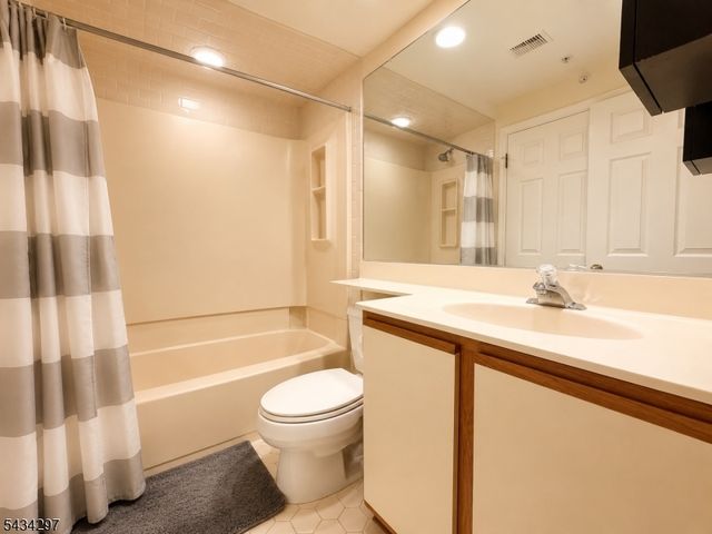 318 Stratford Pl 318, Bridgewater Twp., NJ 08805